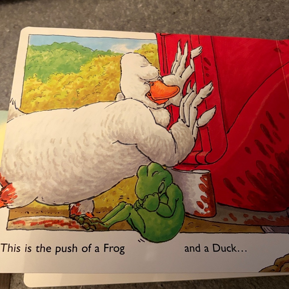 Bundle of 4 children’s books - Picture 5 of 9